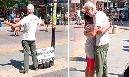 Saúl Perman en Mar del Plata, pregonando la revolución de los abrazos. Saúl Perman en Mar del Plata, pregonando la revolución de los abrazos.