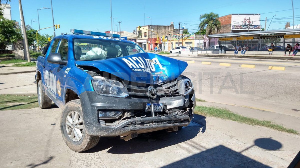 Así quedó el patrullero luego del accidente.