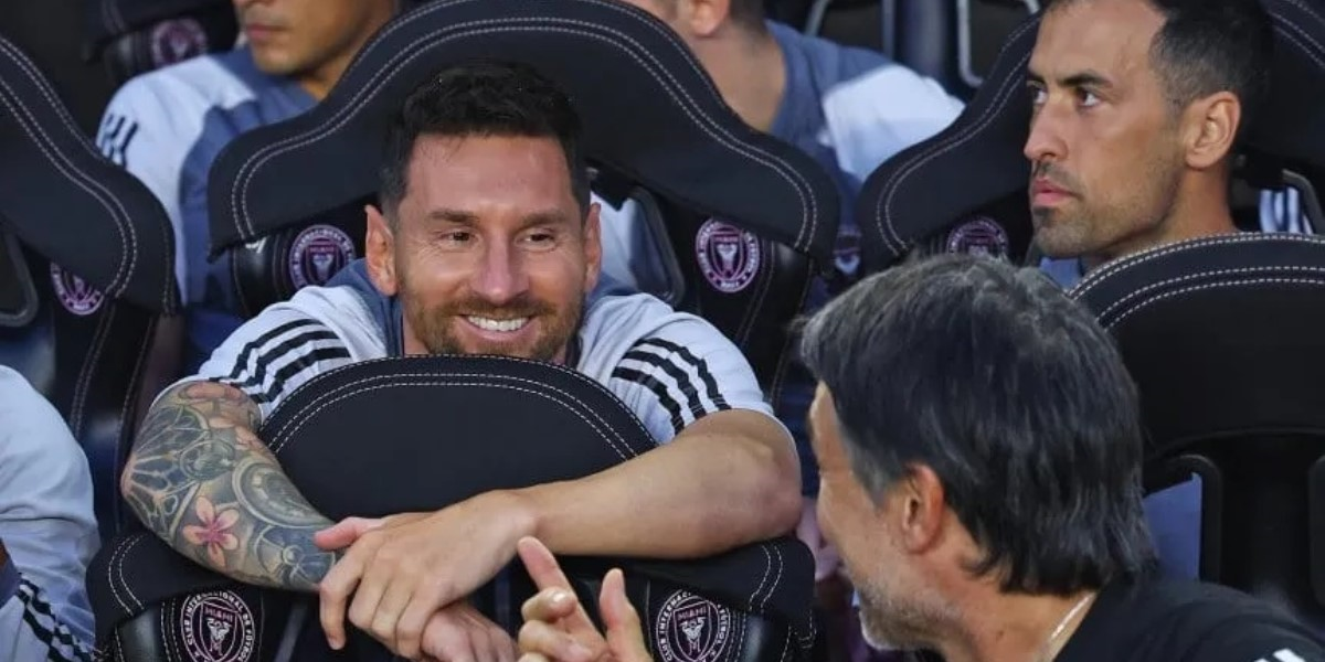 Lionel Messi festejó desde el banco de suplentes.