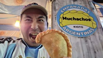 Fanático de Boca Juniors desde la adolescencia, Isamu Kato construyó su vínculo con Argentina a partir del fútbol y lo transformó en un emprendimiento en Japón. Fanático de Boca Juniors desde la adolescencia, Isamu Kato construyó su vínculo con Argentina a partir del fútbol y lo transformó en un emprendimiento en Japón.