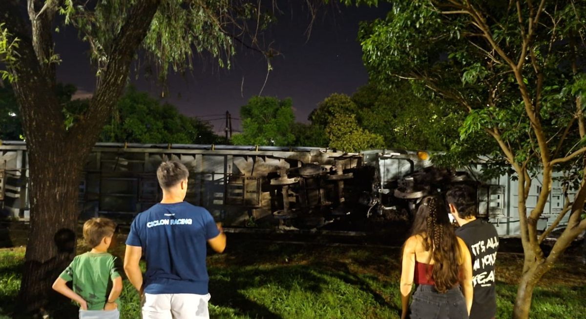 El tren del Belgrano Cargas descarriló el sábado pasado durante la noche.
