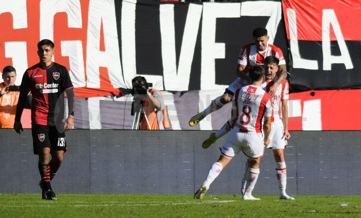 Kevin Zenón anotó un gol y Unión se ilusionó con el triunfo ante Newells