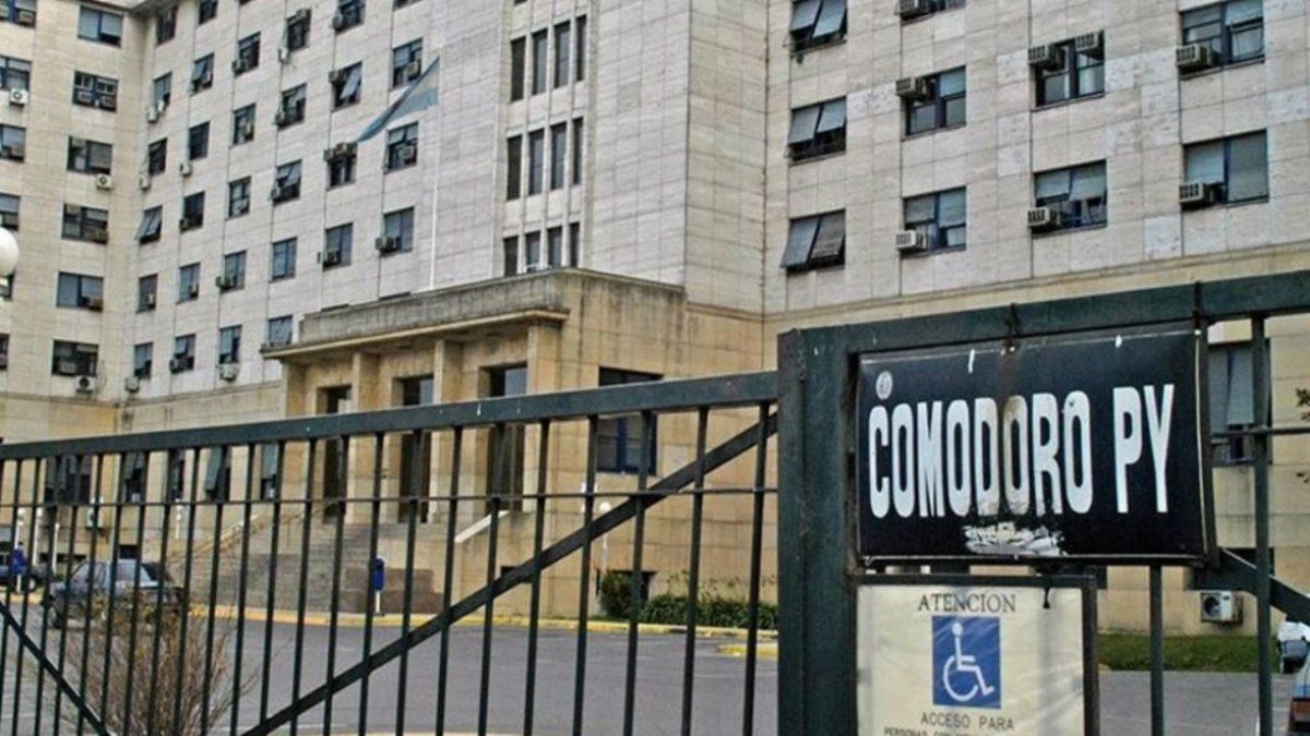 Suspenden provisoriamente el paso de la causa de espionaje a Comodoro Py.