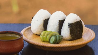Receta de onigiri paso a paso: cómo hacer el clásico japonés de arroz en casa