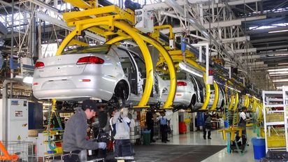 La industria automotriz argentina sigue sin repuntar: la producción cayó casi un 30% en noviembre