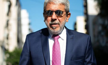 Aníbal Fernández, ministro de Seguridad, defendió la vuelta del público a las canchas y anticipó que evaluará la posibilidad del regreso del público visitante. Aníbal Fernández, ministro de Seguridad, defendió la vuelta del público a las canchas y anticipó que evaluará la posibilidad del regreso del público visitante.