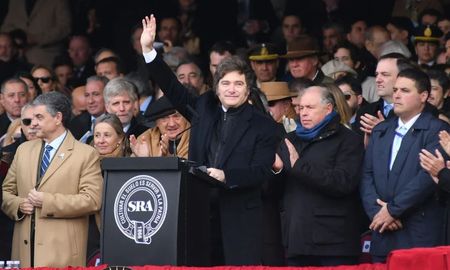 El presidente Javier Milei anunció bajas permanentes para las retenciones al campo. El presidente Javier Milei anunció bajas permanentes para las retenciones al campo.