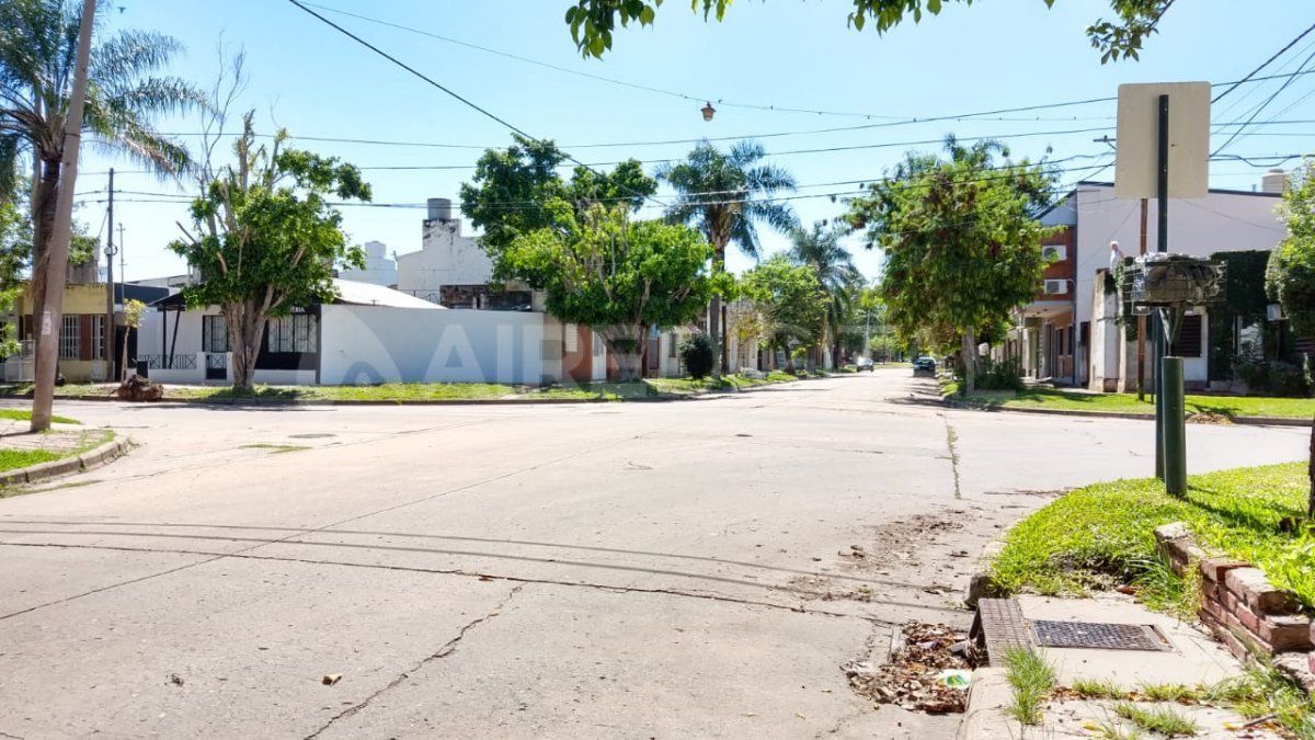 Dos ladrones de 14 y 19 años intentaron robar en una casa de Regis Martínez y 4 de Enero.