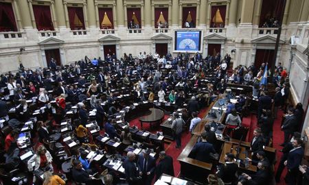 La Cámara de Diputados le dio sanción definitiva a la Ley Bases. La Cámara de Diputados le dio sanción definitiva a la Ley Bases.