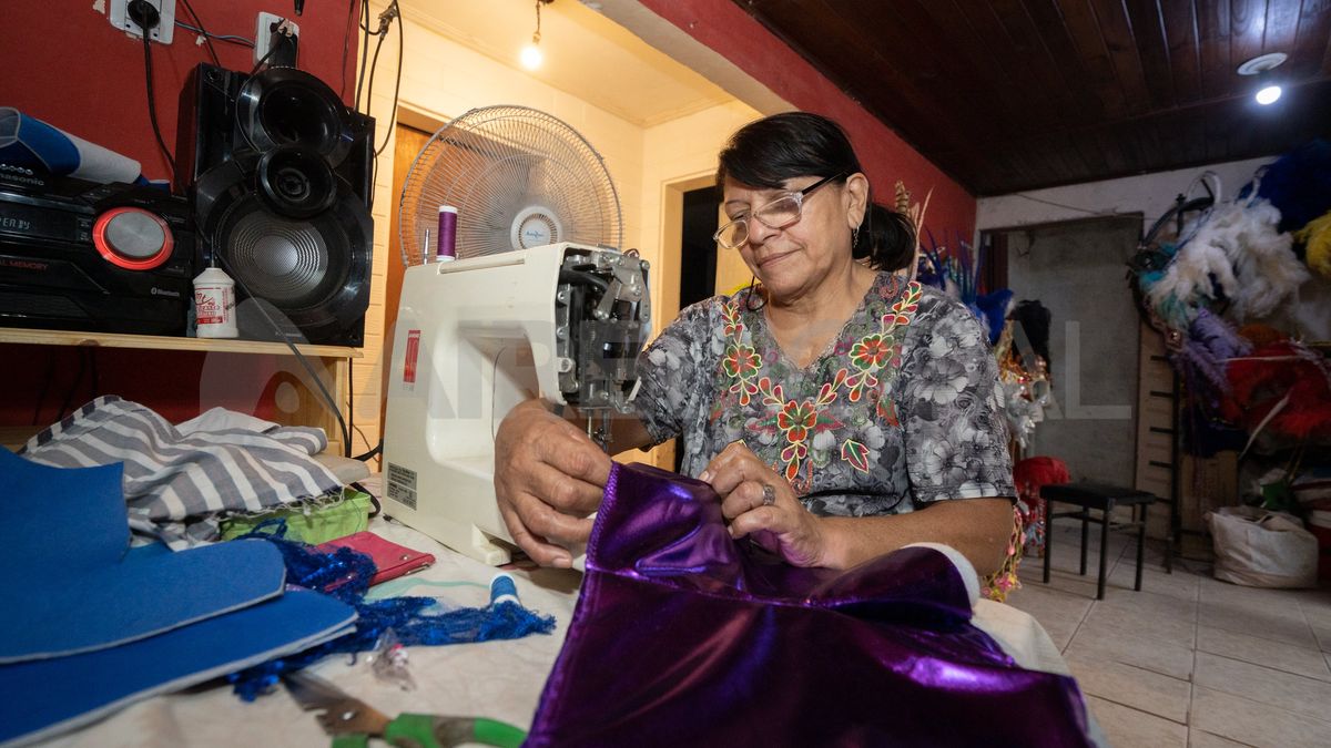 En general, los trajes de los músicos se cambian cada dos años y de las bailarinas cada año.