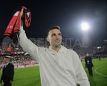 Lionel Scaloni fue homenajeado en la cancha de Newells. Lionel Scaloni fue homenajeado en la cancha de Newells.