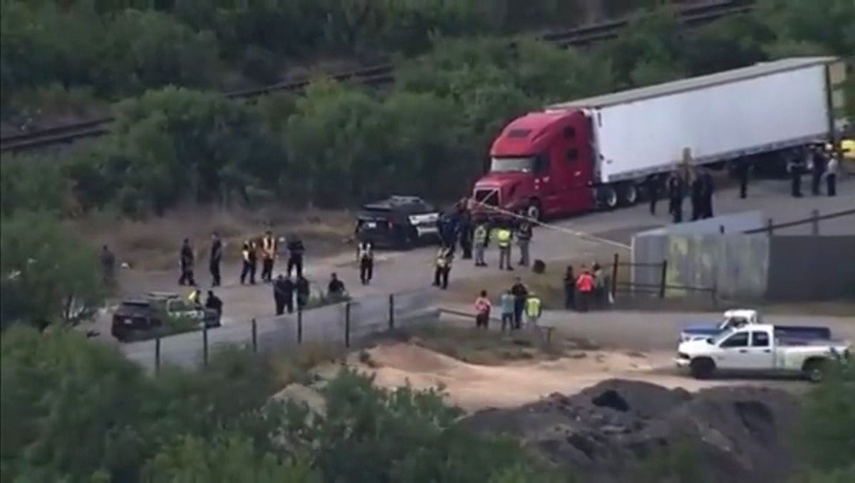 Otras 15 personas que se encontraban en el cami&oacute;n, que tiene patente estadounidense, fueron llevadas a hospitales de la ciudad de San Antonio.