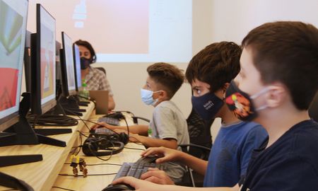 Escuela Play, el espacio de formación multimedia único en la ciudad de Santa Fe, tiene abiertas las inscripciones a sus cursos anuales. Escuela Play, el espacio de formación multimedia único en la ciudad de Santa Fe, tiene abiertas las inscripciones a sus cursos anuales.