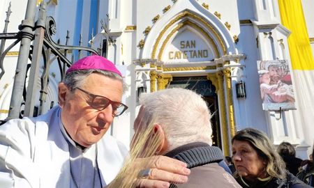 Eduardo Martín, arzobispo de Rosario, fue elegido por el Papa como consultor del Vaticano. Eduardo Martín, arzobispo de Rosario, fue elegido por el Papa como consultor del Vaticano.