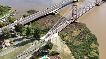 El Ejército removerá el embalsado de la Laguna Setúbal: cómo se formó y por qué se acumuló bajo los puentes