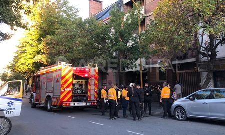 Una mujer de 80 años murió durante el incendio. Una mujer de 80 años murió durante el incendio.