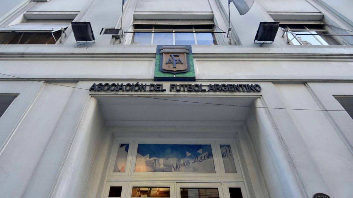 Es oficial: el mercado de pases en Argentina abre el 1° de julio