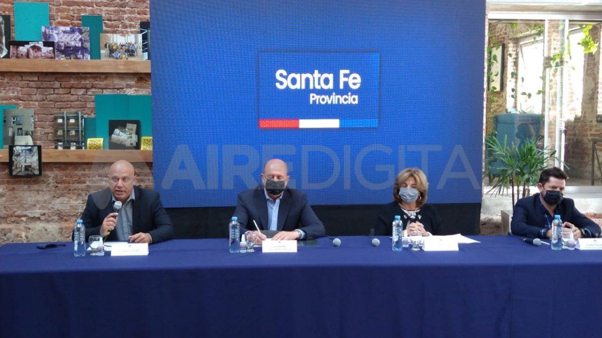 Omar Perotti participó este lunes de la apertura de sobres con las ofertas económicas para la etapa de construcción del gasoducto metropolitano.