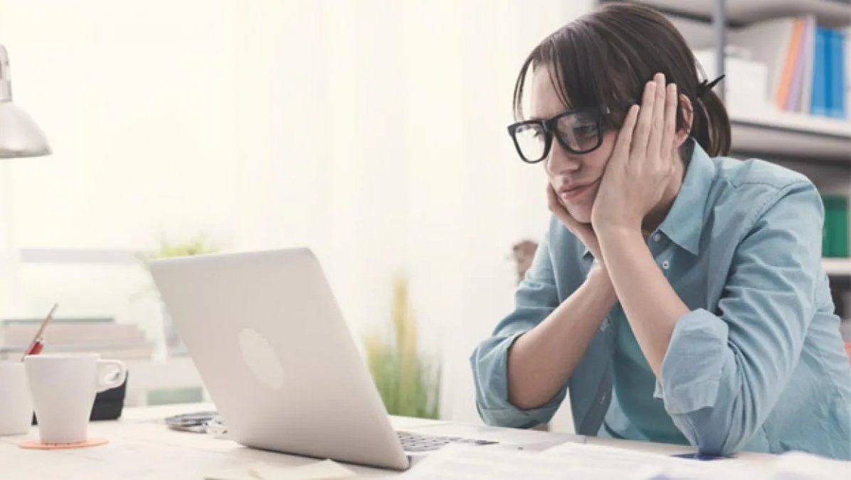 Buscaba departamento en internet y encontró una oferta con una insólita decoración: No puede ser legal publicar eso