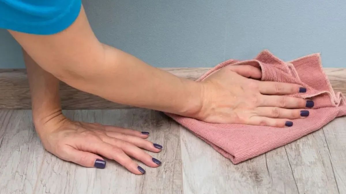 Cómo limpiar los zócalos del piso con un truco casero y sin esfuerzo.&nbsp;