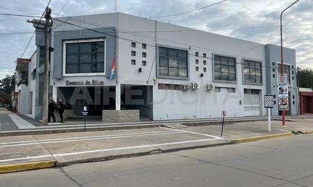 La localidad de Pilar se encuentra a 70 kilómetros al oeste de la ciudad de Santa Fe. La localidad de Pilar se encuentra a 70 kilómetros al oeste de la ciudad de Santa Fe.