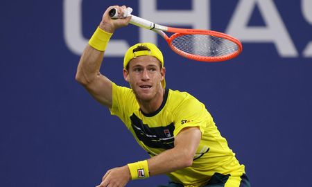 El estadounidense Jack Sock abandonó cuando estaba 2-1 arriba en sets. El argentino enfrentará en segunda ronda a Alexei Popyrin. El estadounidense Jack Sock abandonó cuando estaba 2-1 arriba en sets. El argentino enfrentará en segunda ronda a Alexei Popyrin.