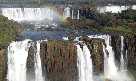 Puerto Iguazú es uno de los destinos más elegidos por miles de turistas todos los años. Puerto Iguazú es uno de los destinos más elegidos por miles de turistas todos los años.