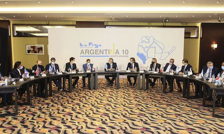 En la reunión que el presidente Alberto Fernández mantuvo con gobernadores del Norte Grande se estableció la necesidad de trabajar en la regulación de los precios de combustibles para las provincias del norte argentino. Entre ello la ley de biocombustibles. En la reunión que el presidente Alberto Fernández mantuvo con gobernadores del Norte Grande se estableció la necesidad de trabajar en la regulación de los precios de combustibles para las provincias del norte argentino. Entre ello la ley de biocombustibles.