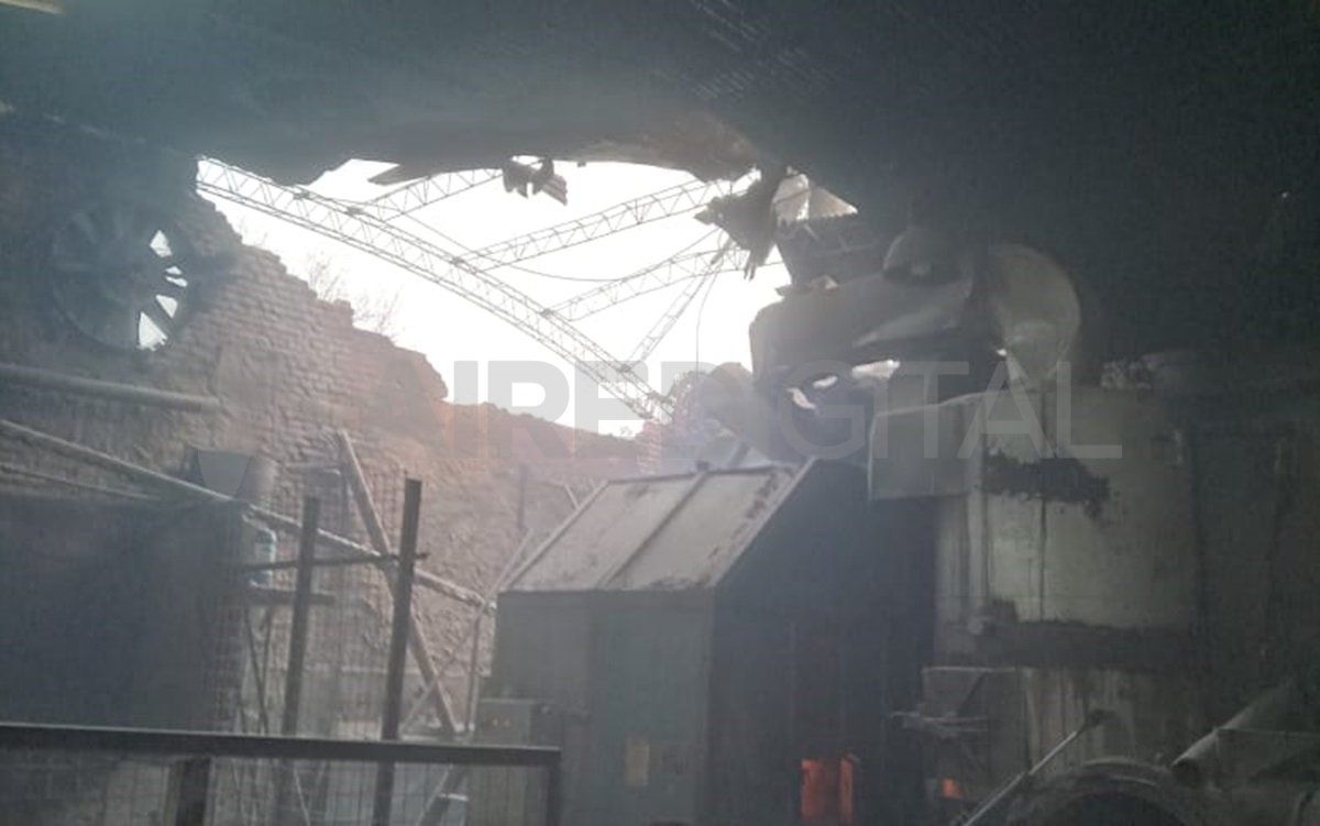 Así quedó uno de los techos tras la explosión en la caldera. Así quedó uno de los techos tras la explosión en la caldera.