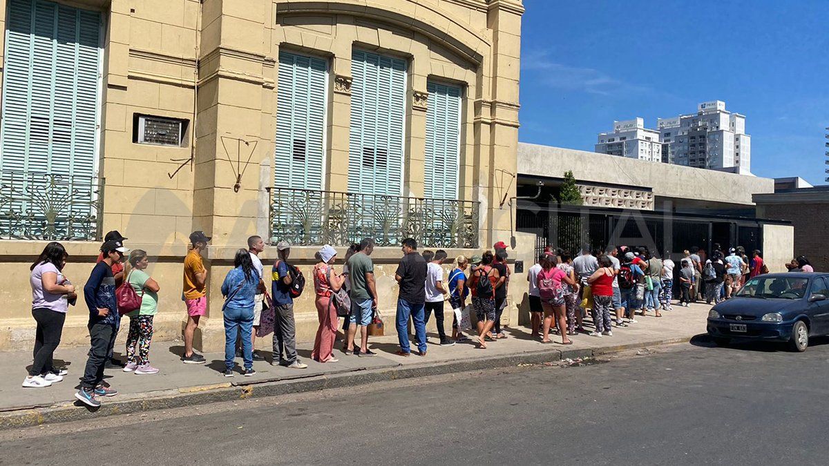Las Vecinales que realizaron la asistencia a los familiares de los internados son Roma, República del Oeste, Centenario, Estrada, 12 de octubre, Santa Rosa de Lima, Sur Pedro Candiotti, San Lorenzo y Parque Garay.