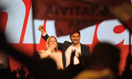 El gobernador Maximiliano Pullaro y la ahora diputada nacional Gisela Scaglia, se dirigieron a los militantes en el bunker de Provincias Unidas. El gobernador Maximiliano Pullaro y la ahora diputada nacional Gisela Scaglia, se dirigieron a los militantes en el bunker de Provincias Unidas.