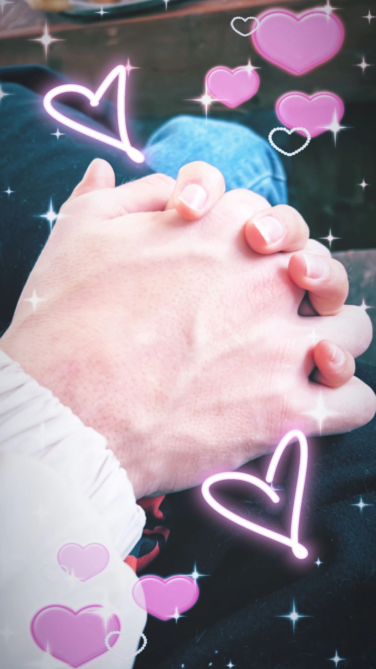 La semana pasada, la joven estrella sorprendió a todos cuando compartió una foto tomada de la mano de alguien.