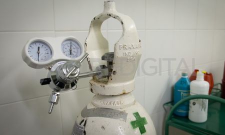 En un decreto, el Gobierno intimó a las empresas a fabricar al máximo de su capacidad oxigeno medicinal. En un decreto, el Gobierno intimó a las empresas a fabricar al máximo de su capacidad oxigeno medicinal.