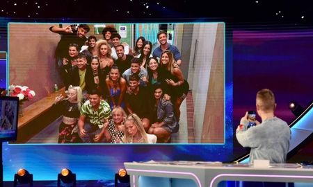 En lo que fue un martes muy picante, se inauguró una numerosa placa justo en la previa a la gala de nominaciones. En lo que fue un martes muy picante, se inauguró una numerosa placa justo en la previa a la gala de nominaciones.