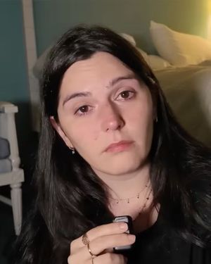 La influencer reconoció que todavía se siente vulnerable, pero aseguró que el acompañamiento de otras mujeres le dio fuerzas para seguir adelante.