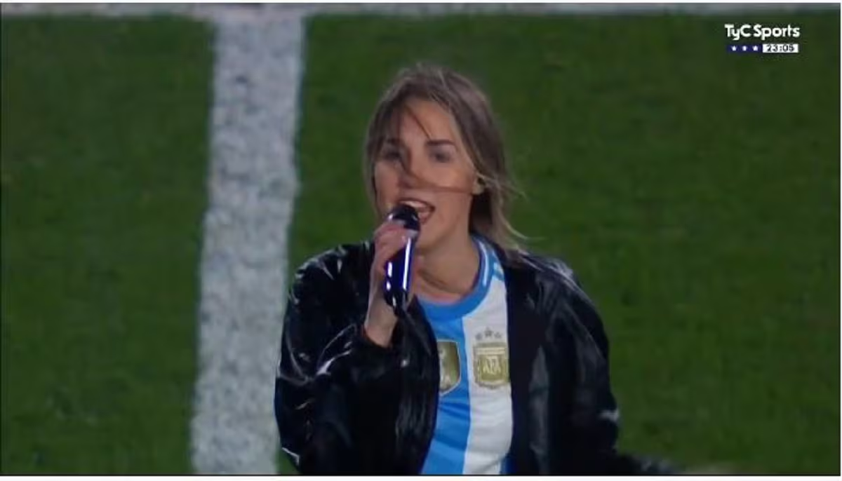 Quién es Florencia Chiusano, la creadora del hit de la Selección Argentina que cantó en el Monumental. Quién es Florencia Chiusano, la creadora del hit de la Selección Argentina que cantó en el Monumental.