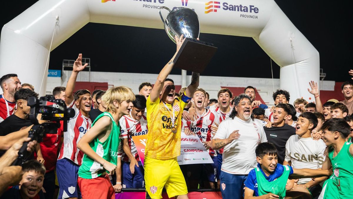 Unión se consagró campeón de la Copa Santa Fe tras vencer a Centenario en los penales.