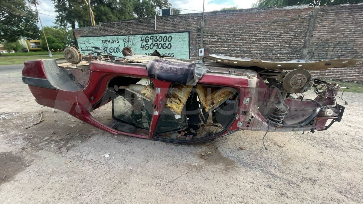 Desmantelaron un auto en barrio 7 Jefes