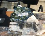 Imágen de las armas secuestradas a la banda delictiva en allanamientos, que fueron expuestas en la audiencia. Imágen de las armas secuestradas a la banda delictiva en allanamientos, que fueron expuestas en la audiencia.