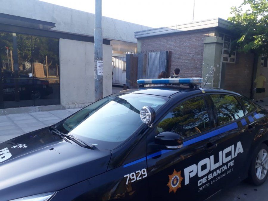 Una mujer policía tuvo cuatro paros cardíacos mientras estaba en servicio