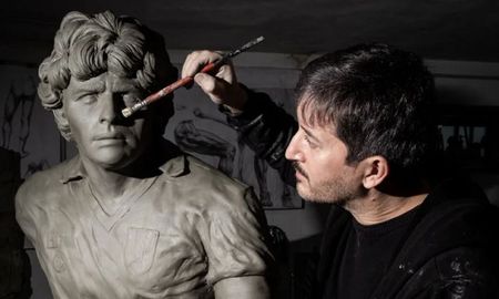 El artista italiano Domenico Sepe inaugurará este jueves en Nápoles, Italia, una estatua de Diego Maradona. El artista italiano Domenico Sepe inaugurará este jueves en Nápoles, Italia, una estatua de Diego Maradona.