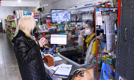 Un truco compartido por un tiktoker para embolsar tus compras sin apuros. Un truco compartido por un tiktoker para embolsar tus compras sin apuros.