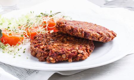 Con unos pocos ingredientes básicos, puedes preparar hamburguesas de lentejas deliciosas en casa en poco tiempo. Con unos pocos ingredientes básicos, puedes preparar hamburguesas de lentejas deliciosas en casa en poco tiempo.