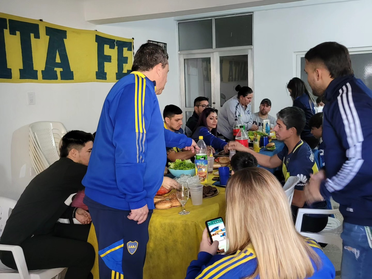 Los hinchas de Boca en la nueva sede. Los hinchas de Boca en la nueva sede.