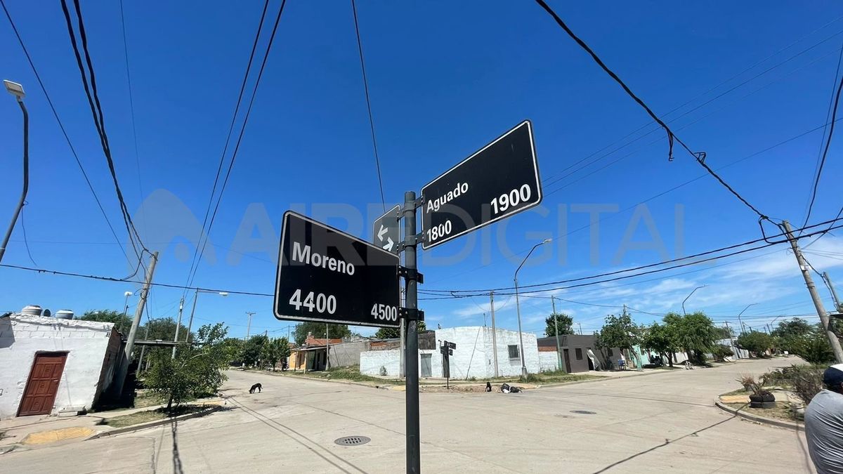 Momentos de tensión se vivieron entre los familiares de la víctima y el personal policial cuando intentaban trasladarlo hasta el Hospital Cullen.