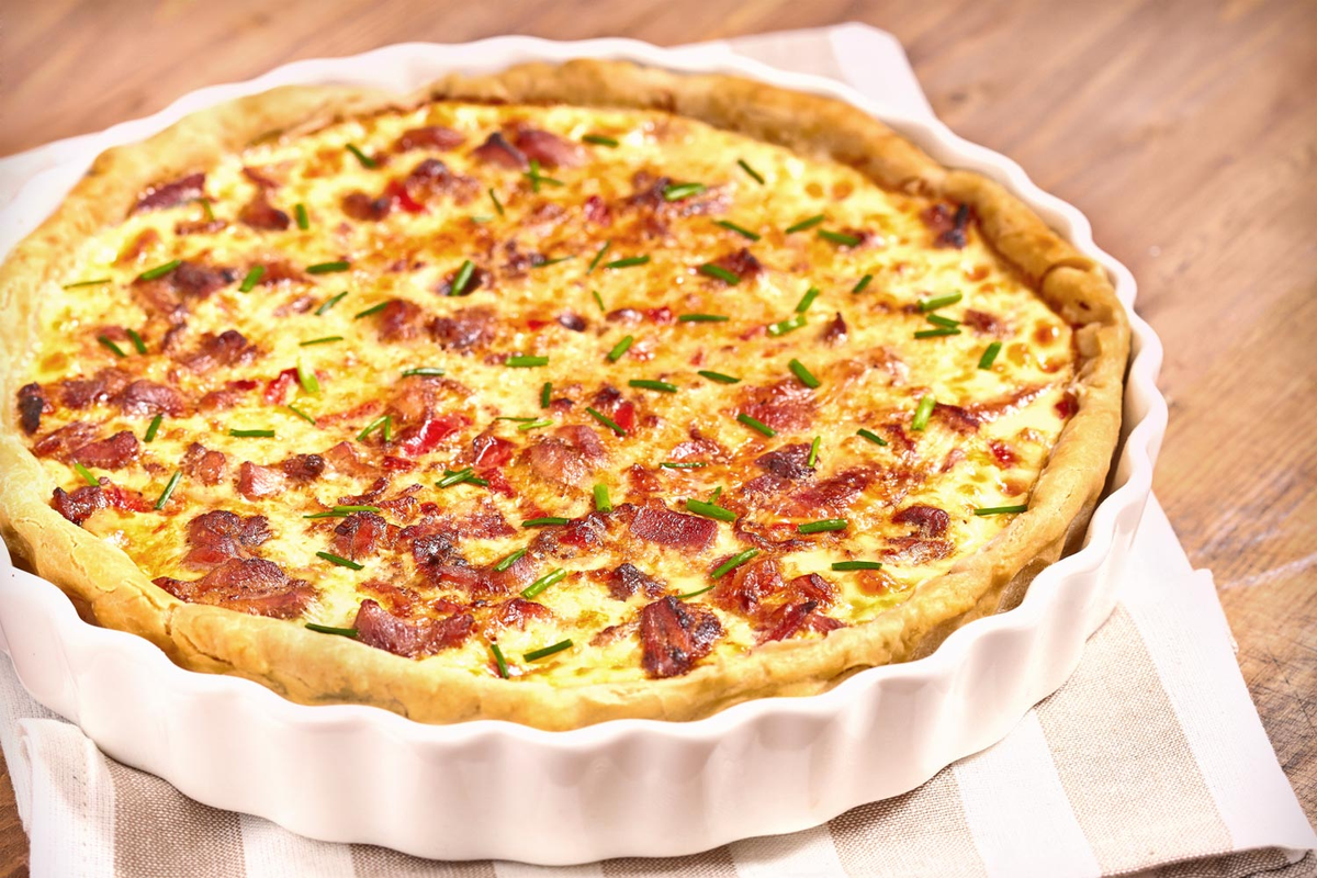 Tarta de jamón y queso para disfrutar al medio día. Tarta de jamón y queso para disfrutar al medio día.