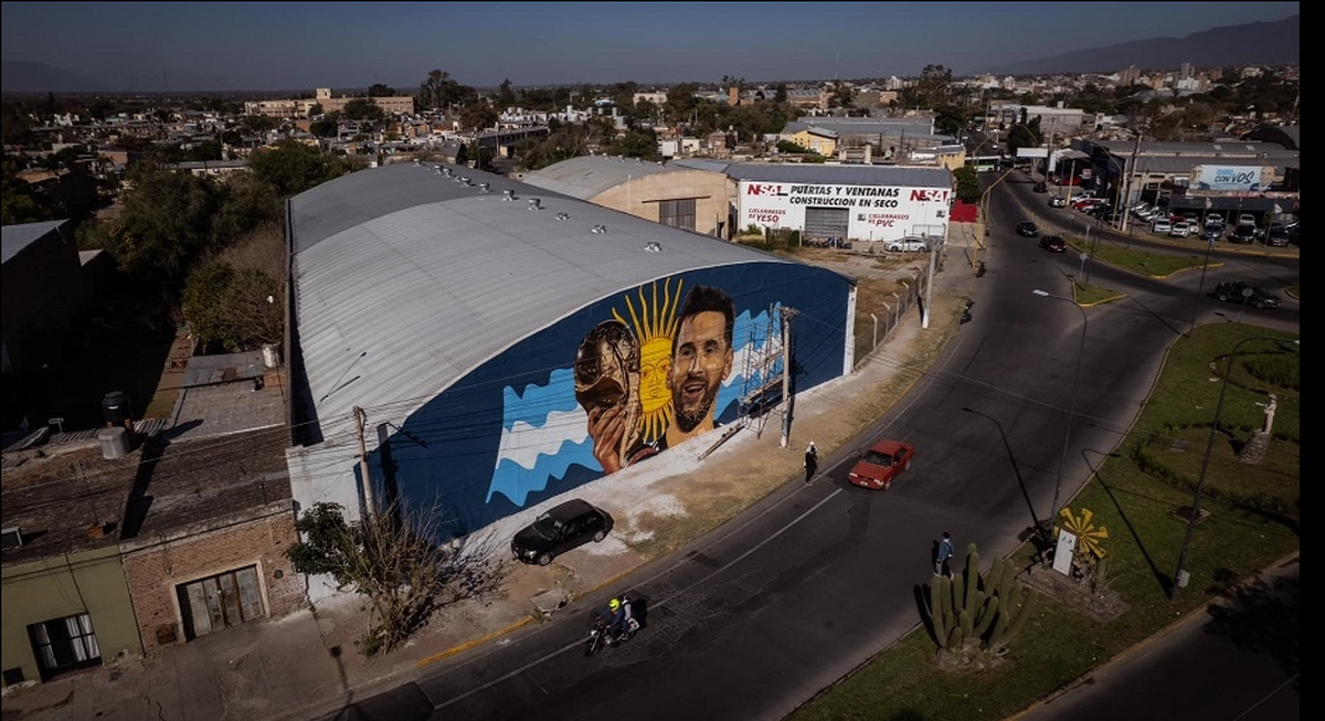 El mural de Lionel Messi visto desde arriba. El mural de Lionel Messi visto desde arriba.