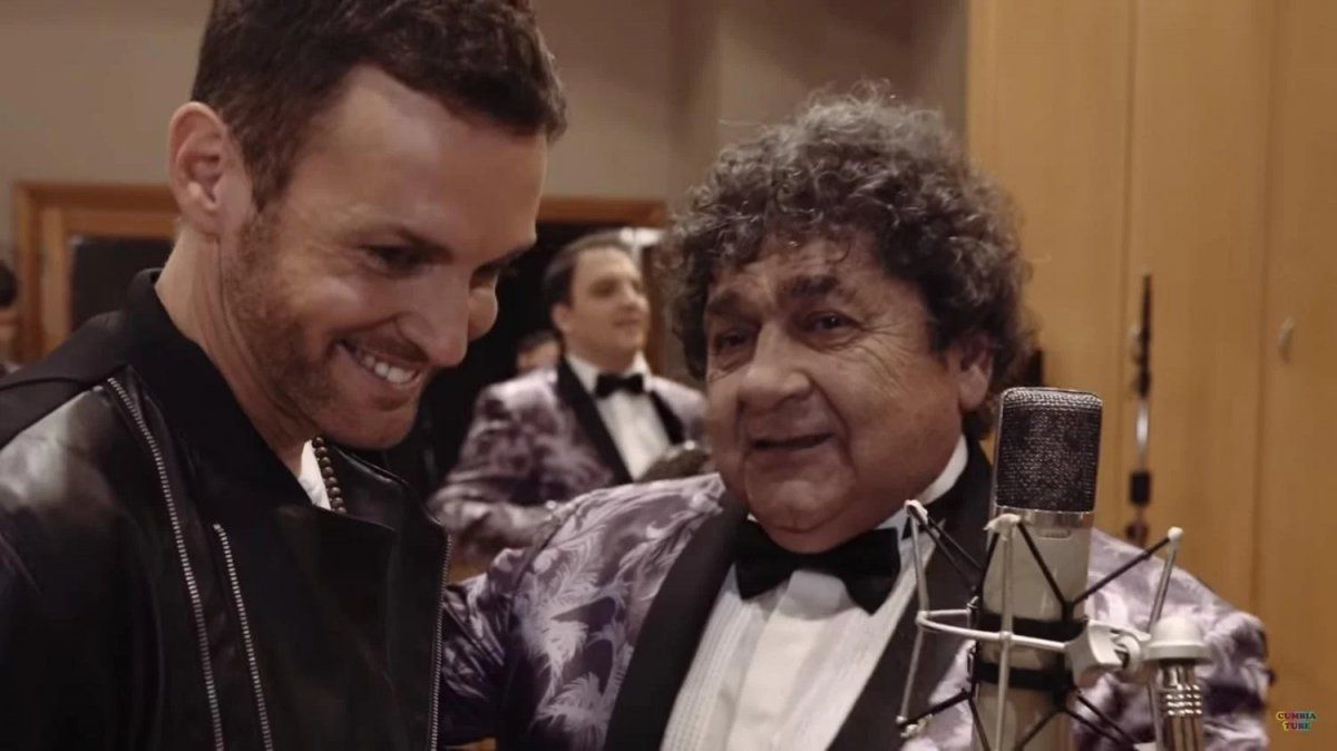 Axel logró el galardón de oro por su versión de Olvidala del clásico Binomio de Oro de América junto a Los Palmeras