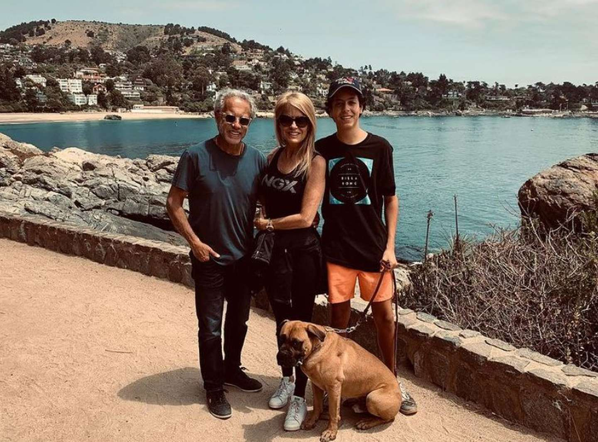 M&aacute;ximo junto a su mam&aacute; Cecilia Bolocco y Pepo Daire.