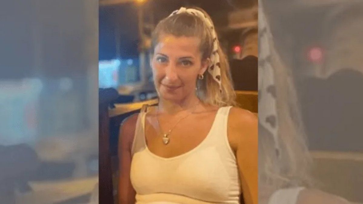 La última vez que fue vista vestía una pantalón corto color negro, musculosa rosa clara, zapatillas rojas, llevaba una riñonera cruzada en el pecho y una cadena de metal plateado con dije en forma de corazón.